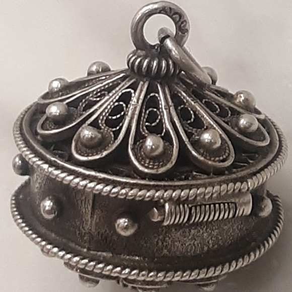 Antique Victorian Spanish 800 Silver Filigree Pomander Perfume Pendant Charm - Picture 6 of 8